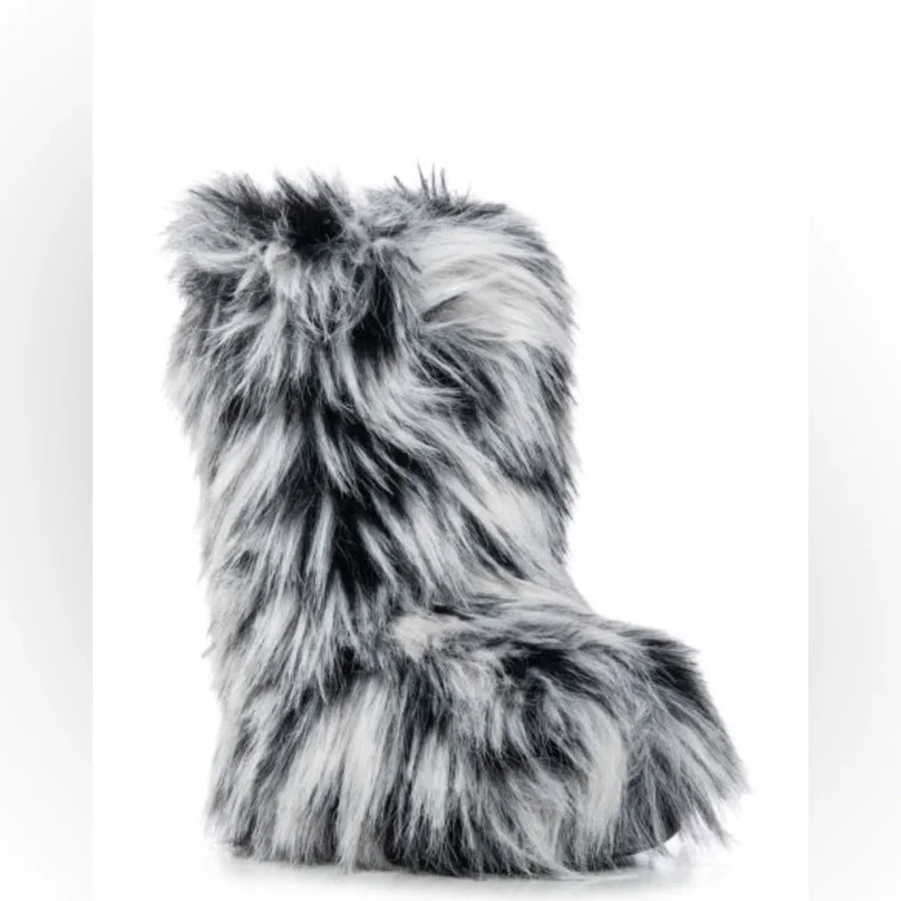 Azalea Wang Nadianna Black Fur Flat Booties